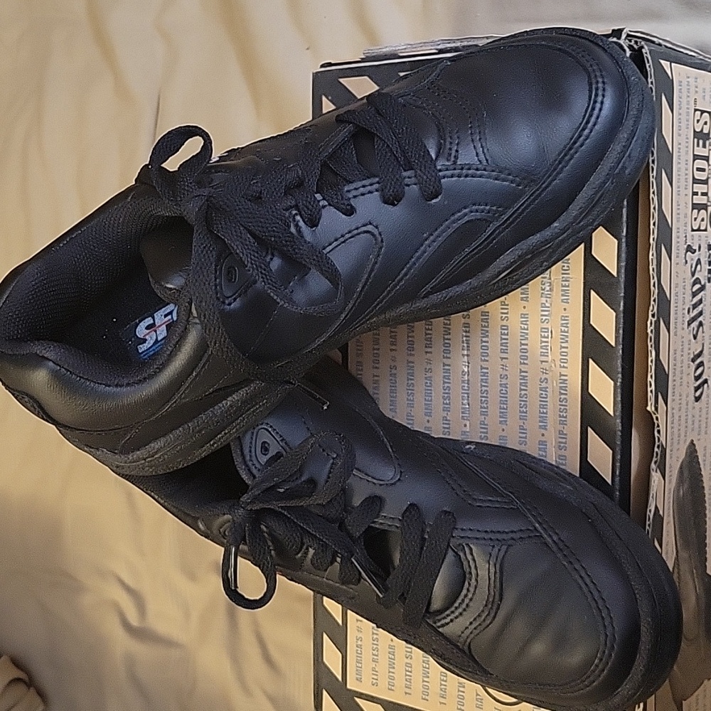 Nonslip shoes - Picture 3 of 6